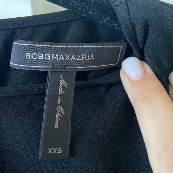 BCBGMAXAZRIA KYLEIGH TOP IN BLACK - Picture 3 of 5